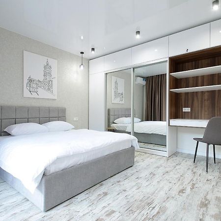 Апартаменти Luxury Nest Lviv Center Екстер'єр фото